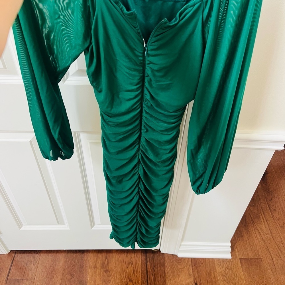 Elegant Green Long Sleeve Dress - Picture 4 of 5